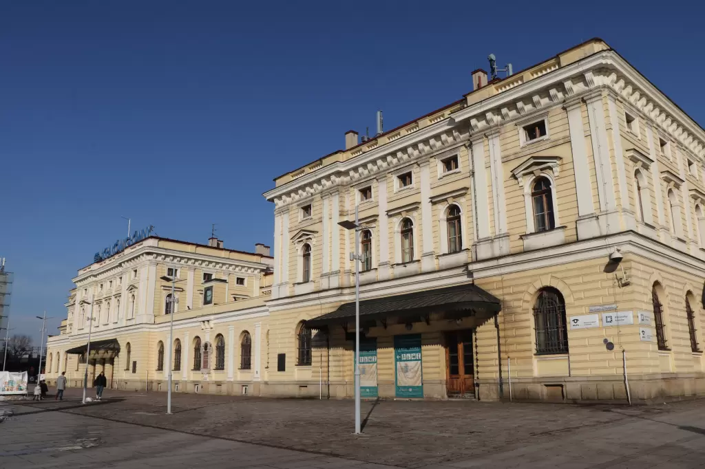 Jakie miejsca spotkań biznesowych znajdują się w pobliżu Dworca Głównego?