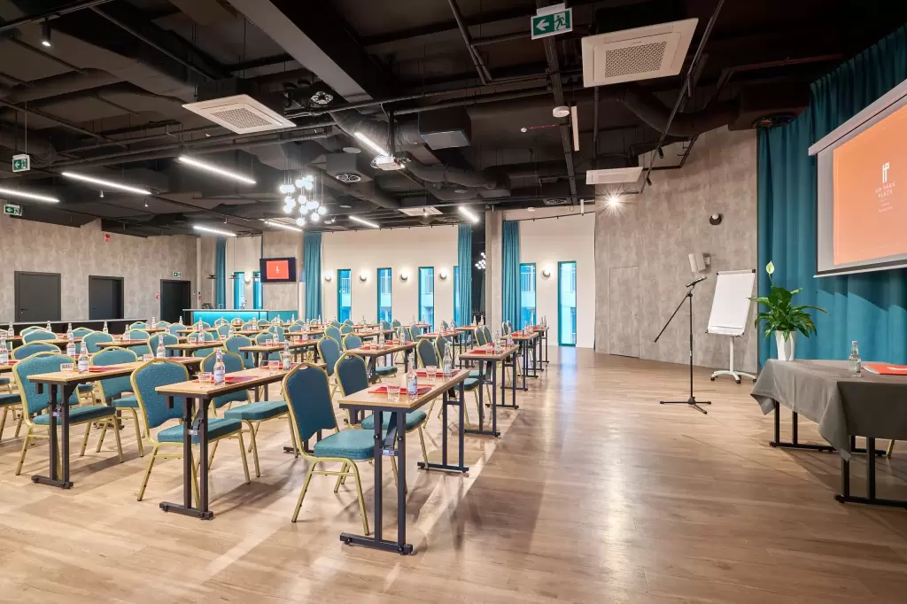 W których obiektach w rejonie wrocławskim zorganizuję konferencję połączoną z integracją dla 200 osób?