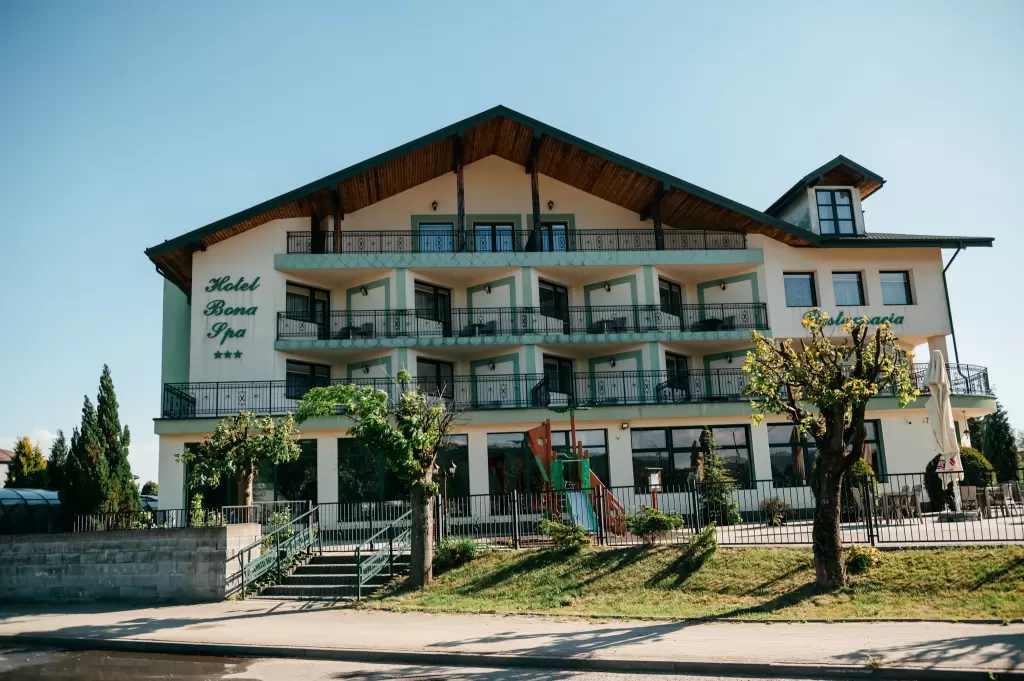 Hotel BONA***