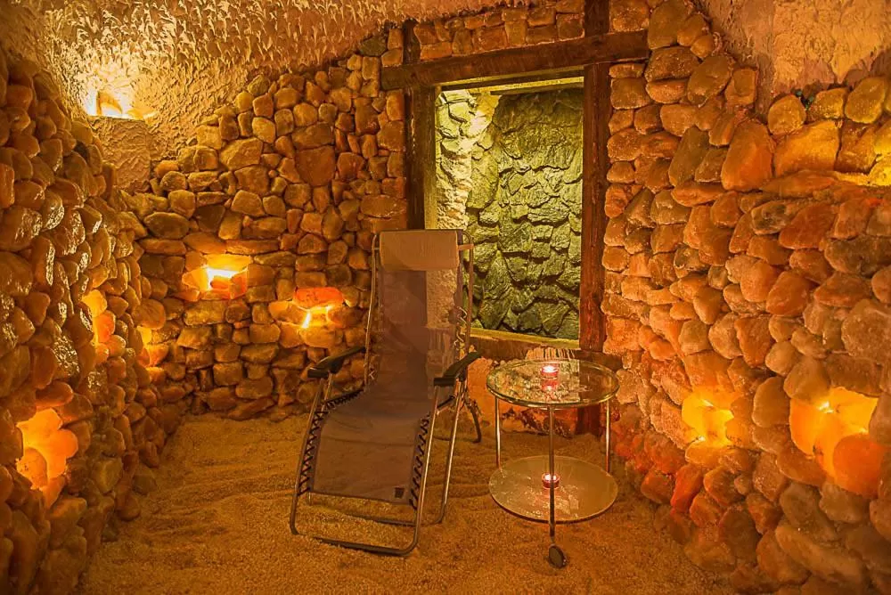 W jakich godzinach czynna jest strefa SPA & Wellness w hotelu Lubicz?