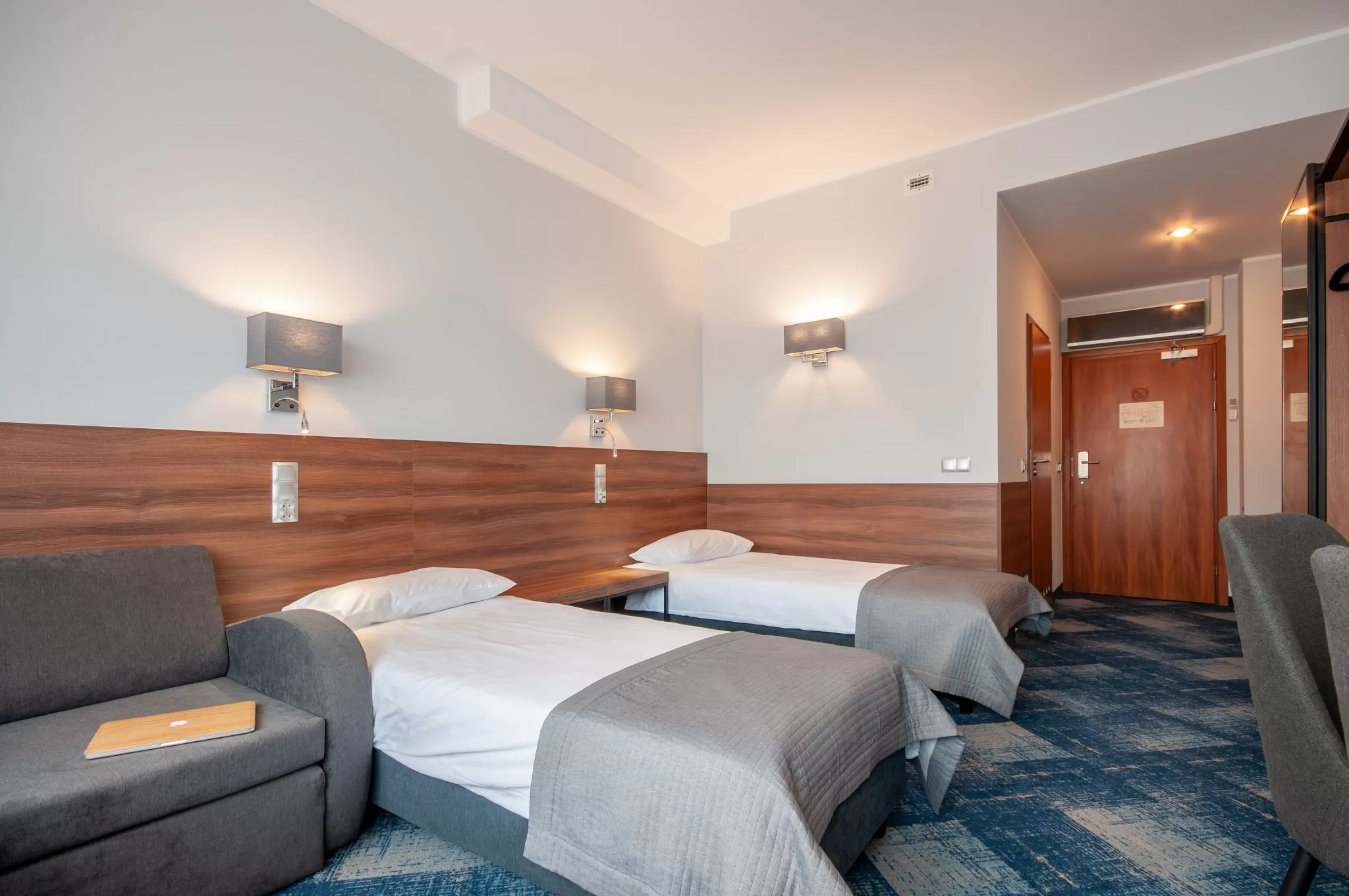 Co wchodzi w skład wyposażenia pokoi hotelu Oliwski?