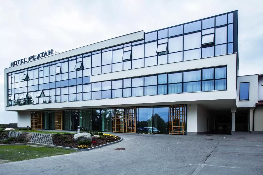 O której zaczyna się i kończy doba hotelowa w hotelu Platan?