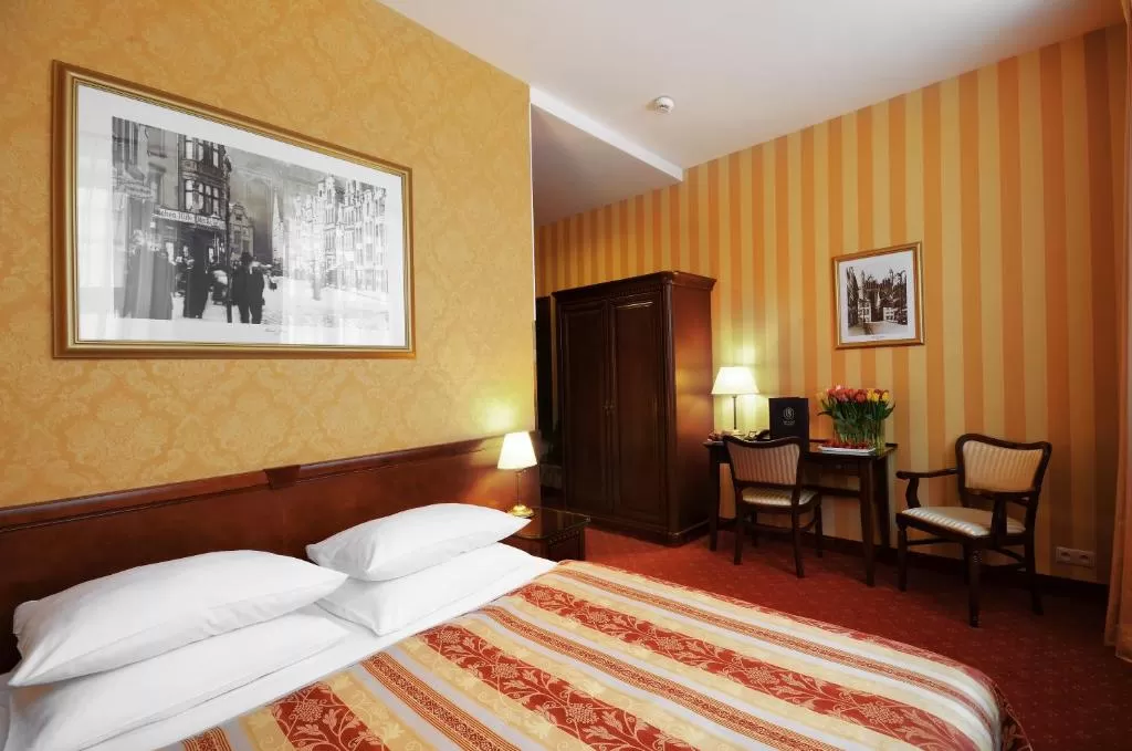Co wchodzi w skład wyposażenia pokoi hotelu Wolne Miasto?