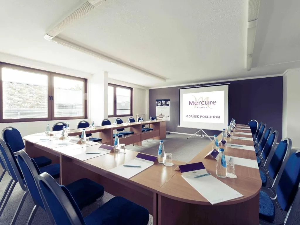 Na ile osób maksymalnie można zorganizować konferencję w obiekcie Mercure Gdańsk Posejdon?