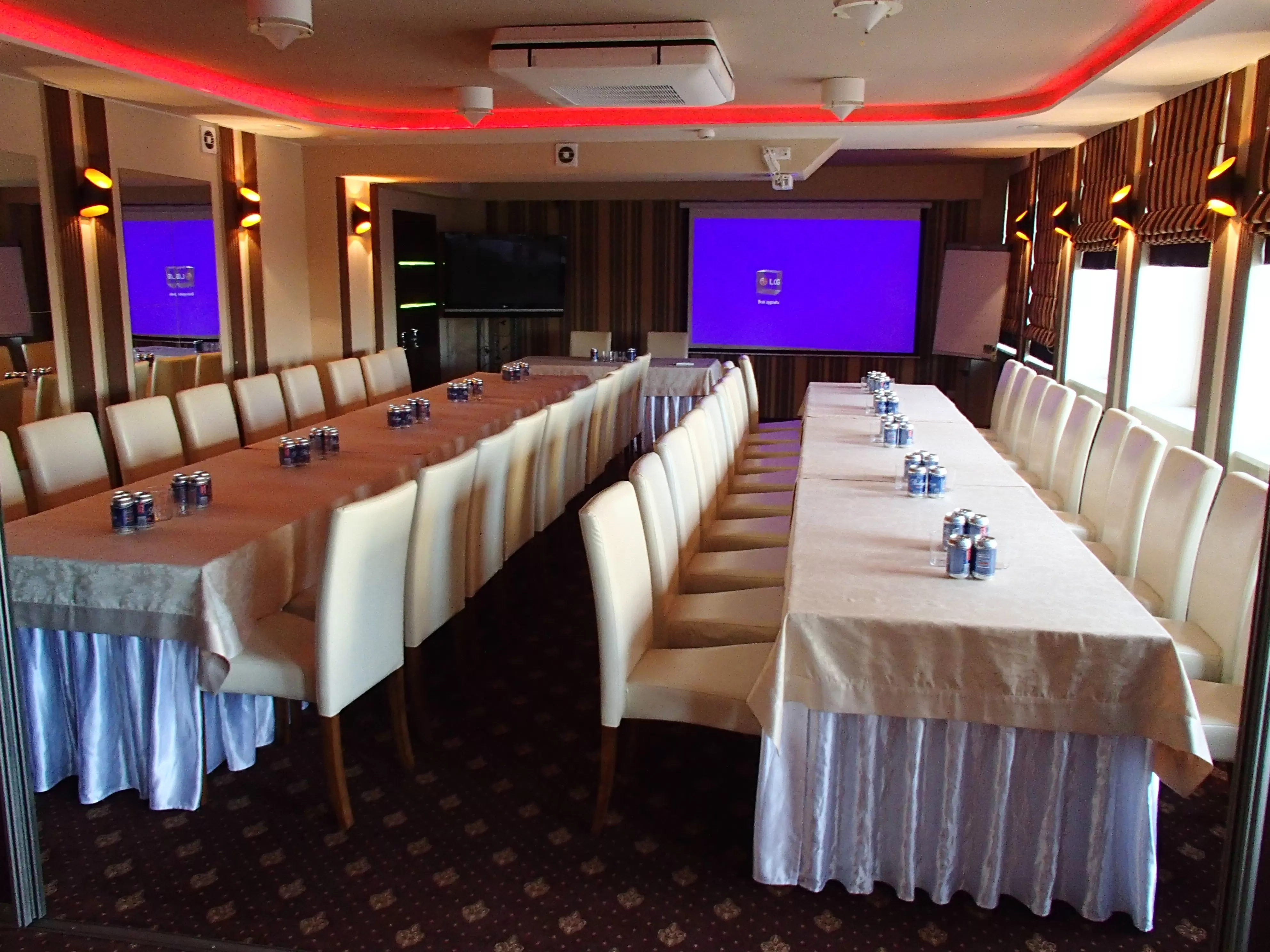 Na ile maksymalnie osób można zorganizować konferencję w hotelu Morze?