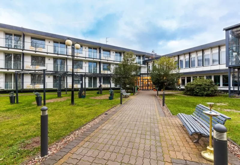 Czy Prawdzic Resort & Conference posiada własny parking?