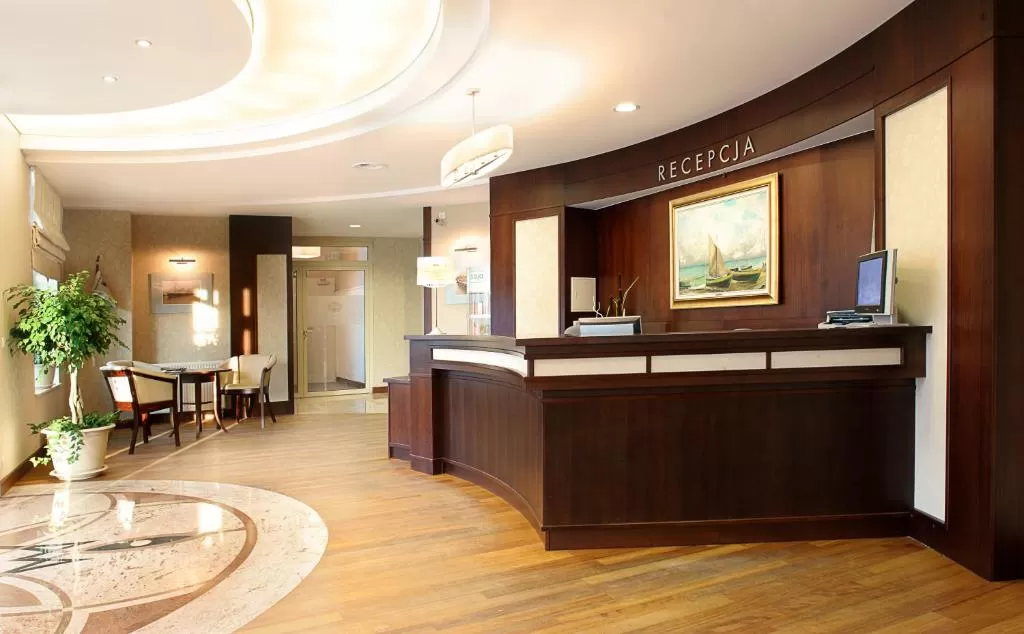 O której rozpoczyna się i kończy doba hotelowa w hotelu Kuracyjnym?