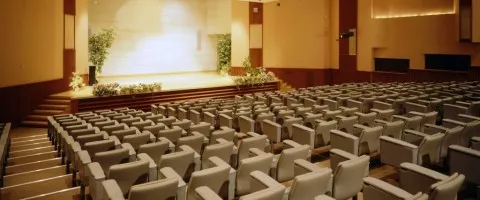 Gdzie w Świętokrzyskiem można zorganizować konferencję dla 300 osób?