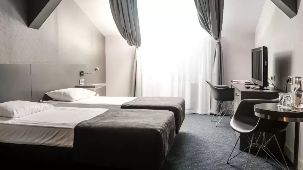 Czy w tym regionie istnieją hotele konferencyjne z noclegiem dla 300 osób?
