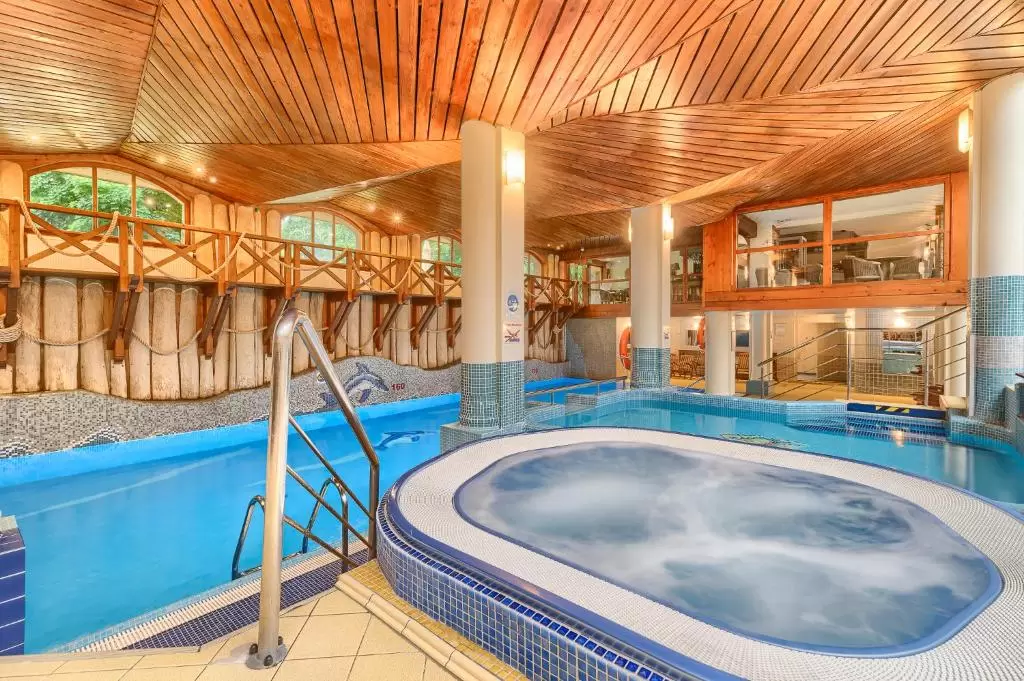 Czy w Zakopanem można znaleźć hotel konferencyjny z basenem i strefą SPA?