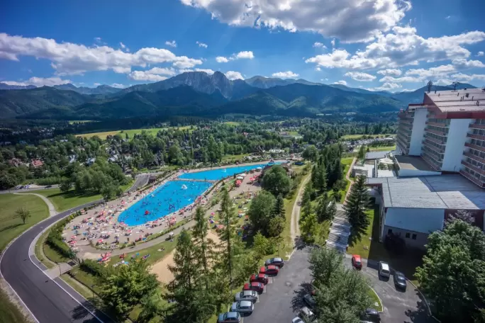 Gdzie w Zakopanem można znaleźć hotel konferencyjny z widokiem na Tatry?
