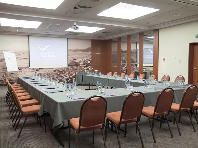 Które hotele konferencyjne w Gdyni posiadają basen i strefę SPA?