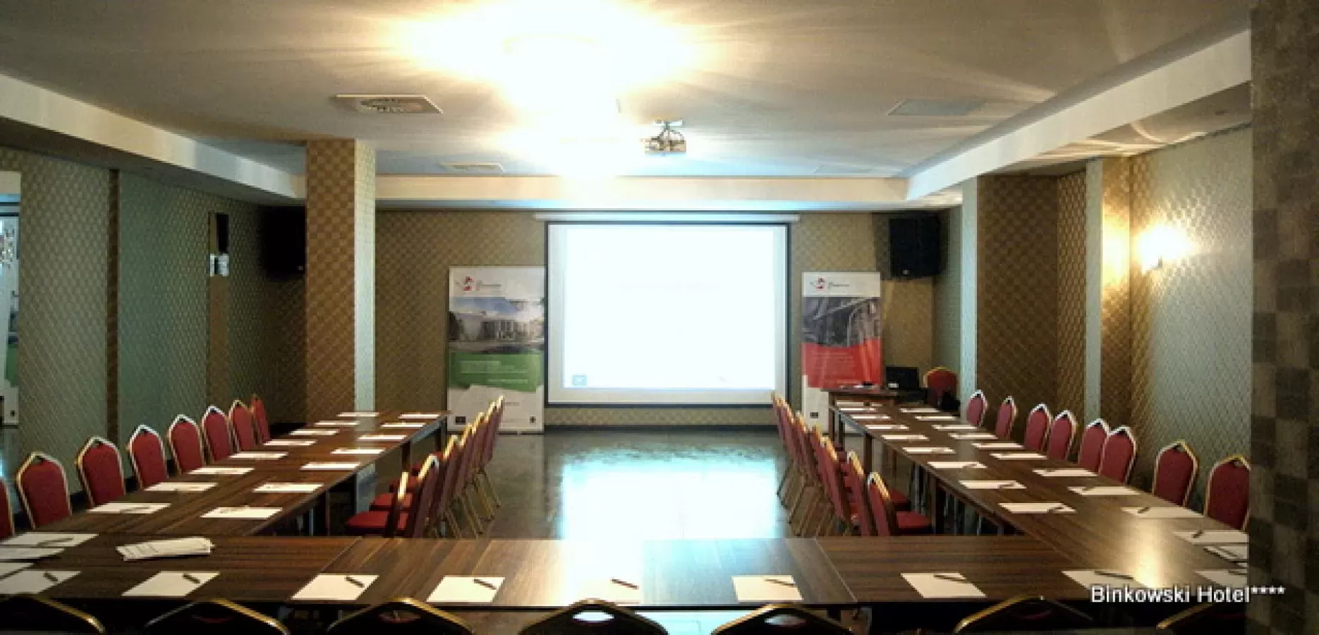 Gdzie w Kielcach można zorganizować konferencję dla 50 osób?