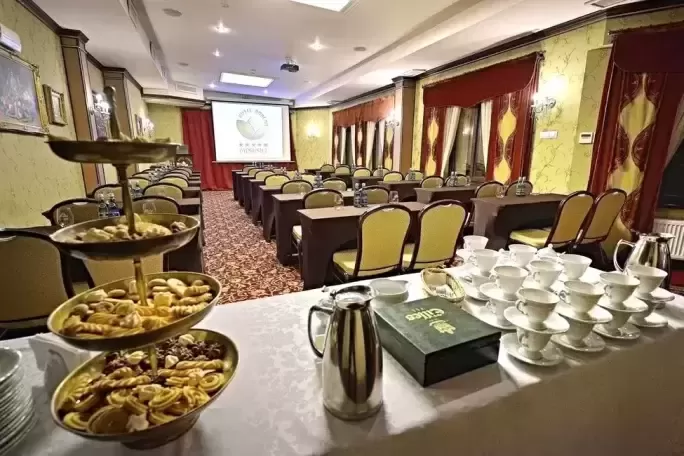 Jakie hotele w Bydgoszczy oferują nocleg dla 100 osób?