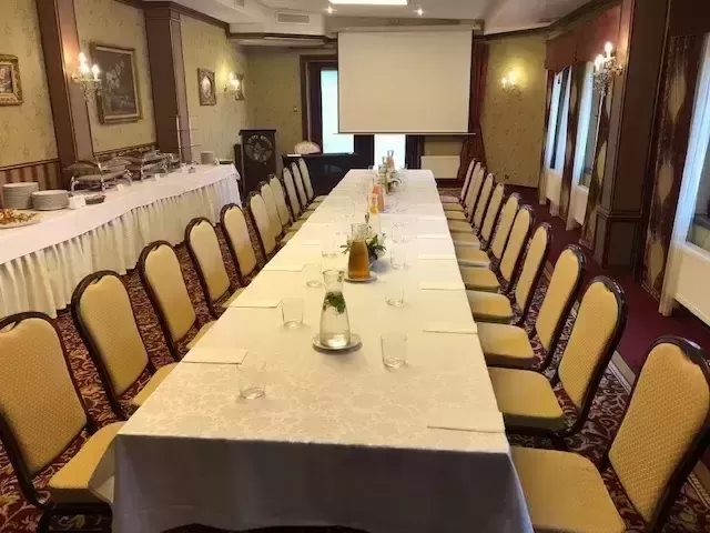 Które obiekty konferencyjne w Bydgoszczy organizują wycieczki po okolicy?