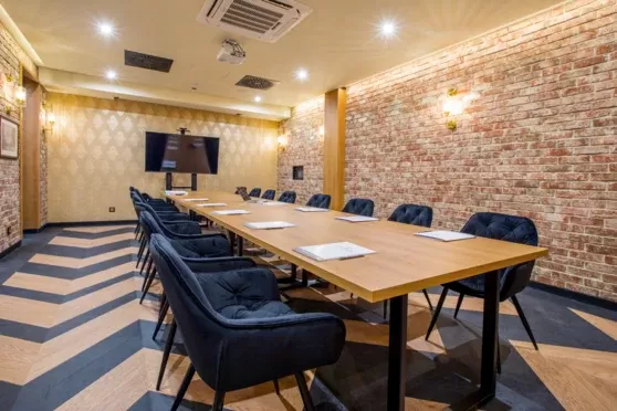 Które obiekty w Katowicach posiadają salę konferencyjną na ponad 200 osób?