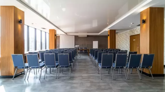 Jakie hotele w Opolu oferują nocleg dla 200 osób?