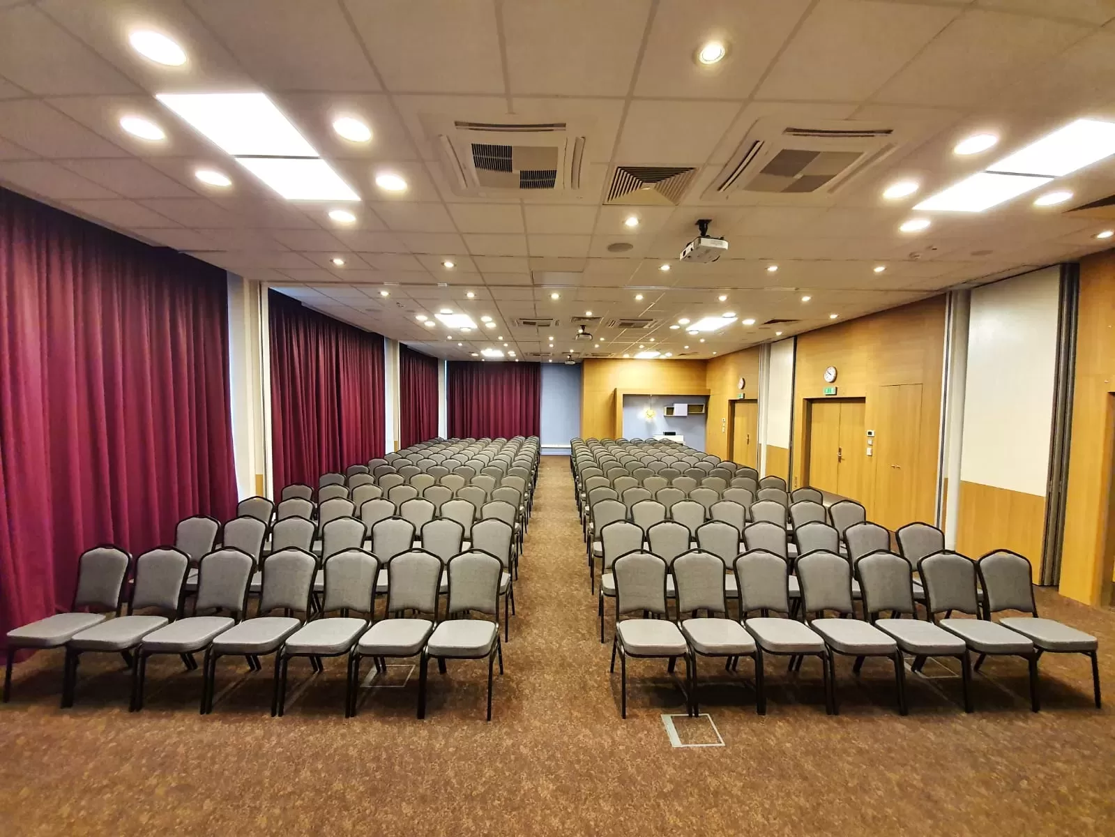 Jakie hotele konferencyjne w Łodzi oferują możliwość rekreacji dla uczestników po konferencji?