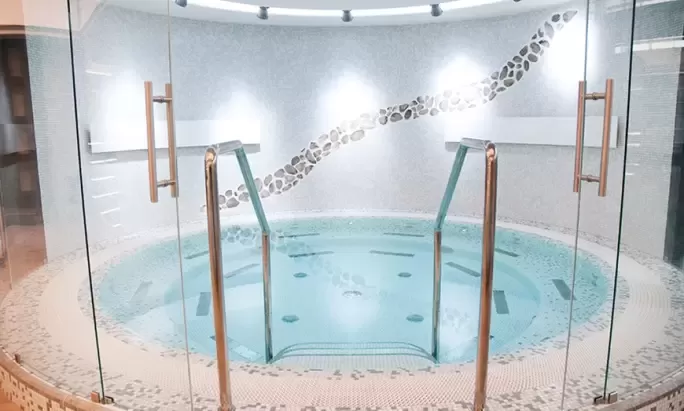 Gdzie w Warszawie można zorganizować szkolenie z dostępem do kompleksu SPA?