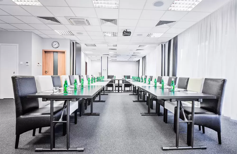 Jakie są obiekty konferencyjne w Poznaniu, które znajdują się w centrum miasta?