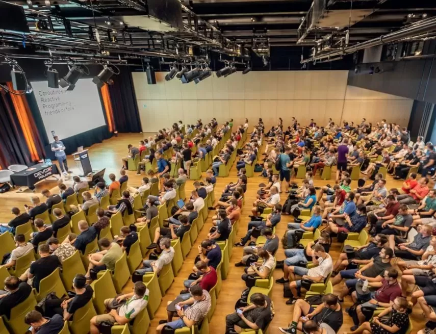 Jakie są obiekty konferencyjne w małopolskim, które znajdują się w centrum miasta?