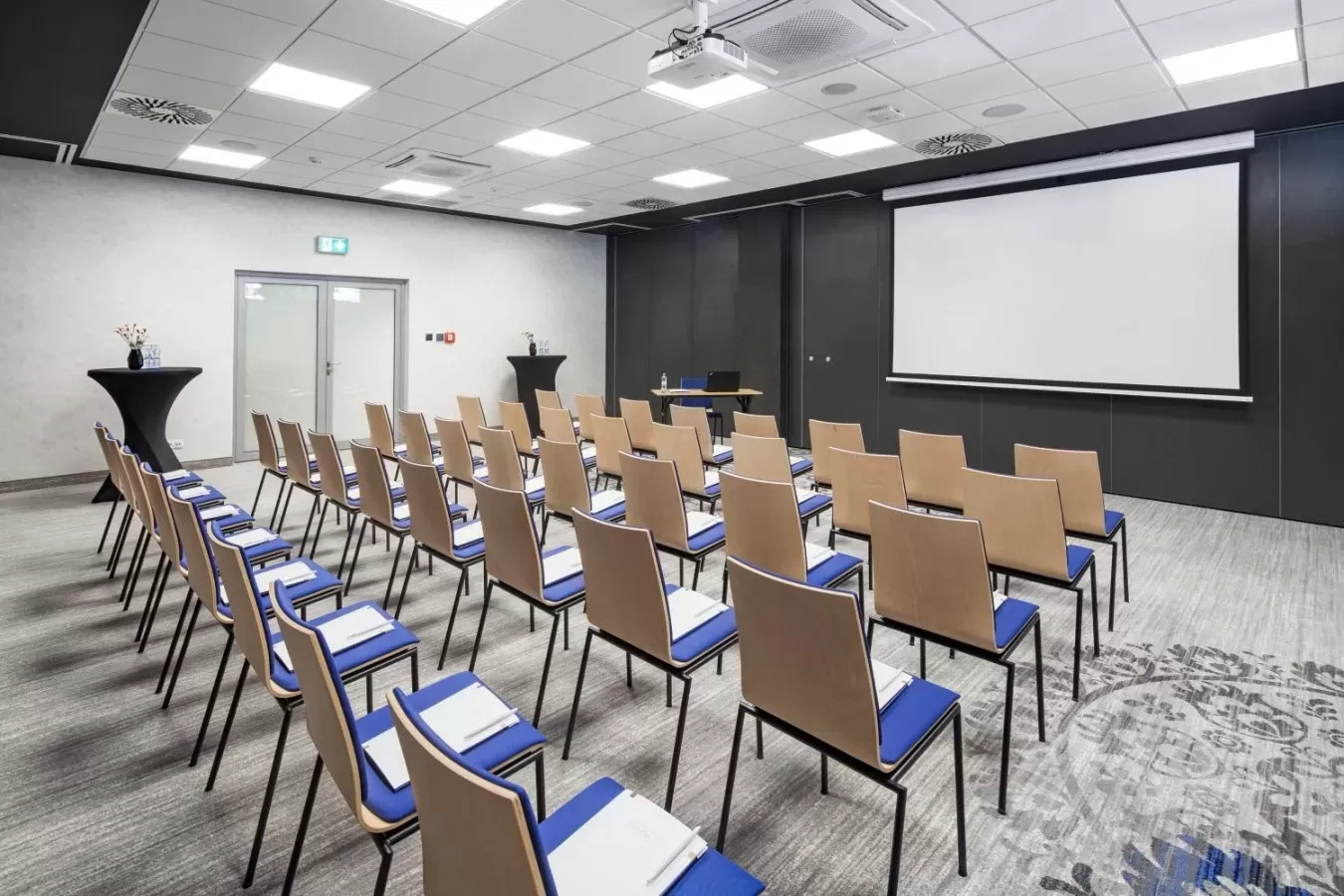 Które hotele w Zakopanem oferują sale konferencyjne z pełną obsługą gastronomiczną?