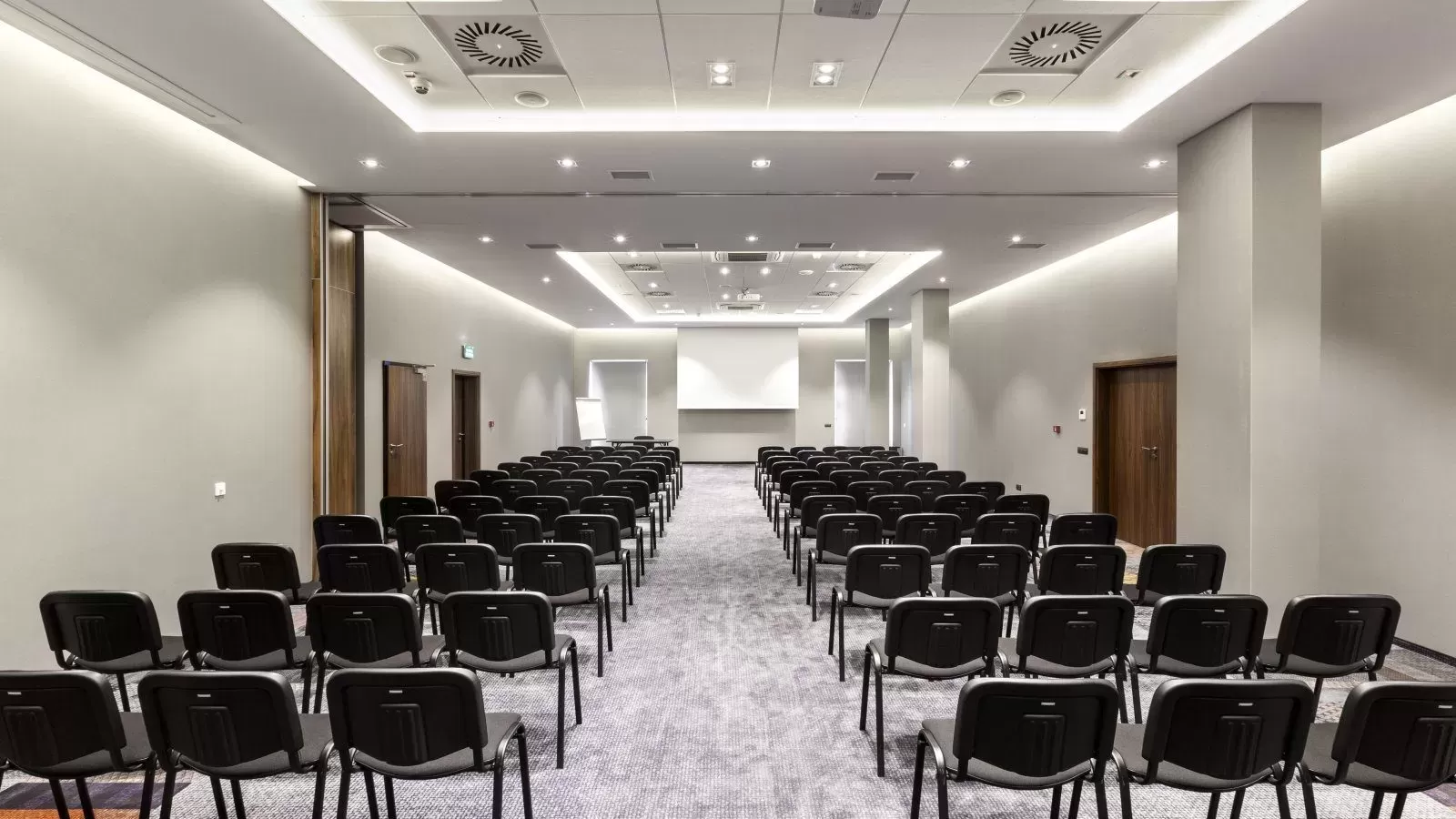 W którym hotelu konferencyjnym z basenem w Gdańsku warto zorganizować konferencję?