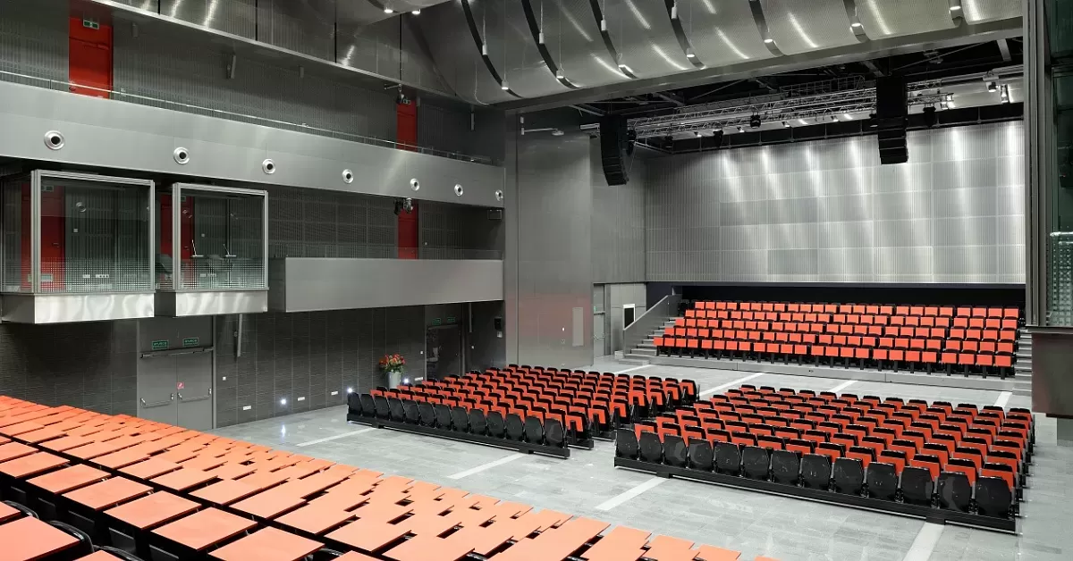 Gdzie w Kielcach znajdę salę konferencyjną mogącą pomieścić 800 uczestników?