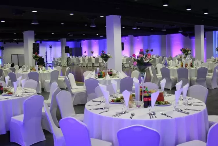 Które hotele w Kielcach oferują sale konferencyjne z pełną obsługą gastronomiczną?