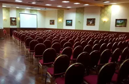 Które obiekty konferencyjne w Szczecinie posiadają saunę jako dodatkową atrakcję?