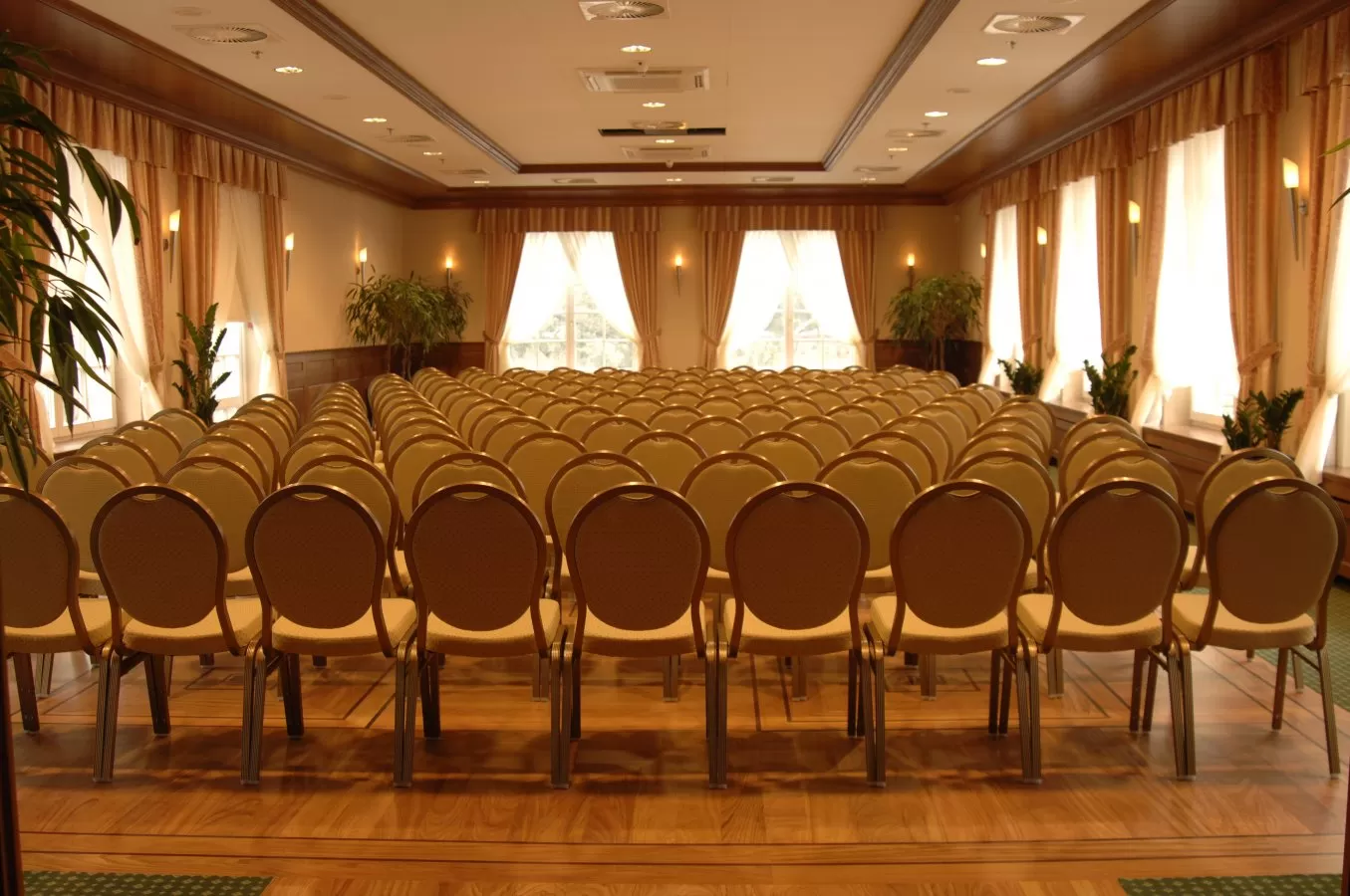 Gdzie w Szczecinie można zorganizować konferencję dla 100 gości z dostępem do strefy relaksu?
