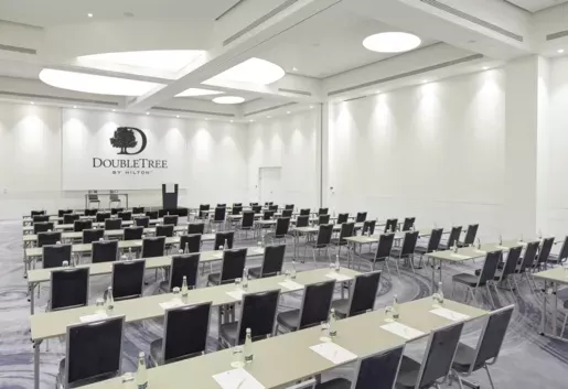 Gdzie we Wrocławiu można wynająć dużą salę konferencyjną dla 500 uczestników?