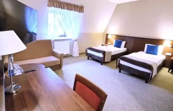 Które obiekty w Lublinie posiadają pokoje z balkonem i widokiem na okolicę?