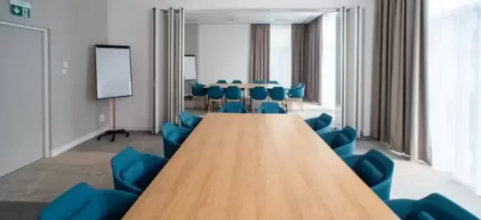 Które sale konferencyjne w Kielcach znajdują się w dogodnej lokalizacji blisko transportu publicznego?