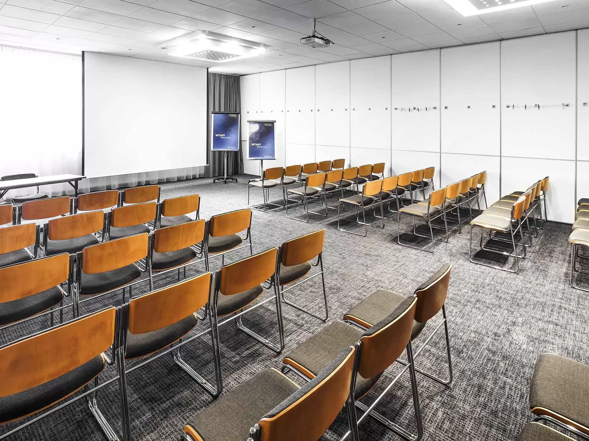 Jakie hotele konferencyjne w Szczecinie posiadają duży parking?