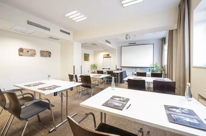 Gdzie we Wrocławiu można wynająć salę konferencyjną z widokiem na miasto w przystępnej cenie?