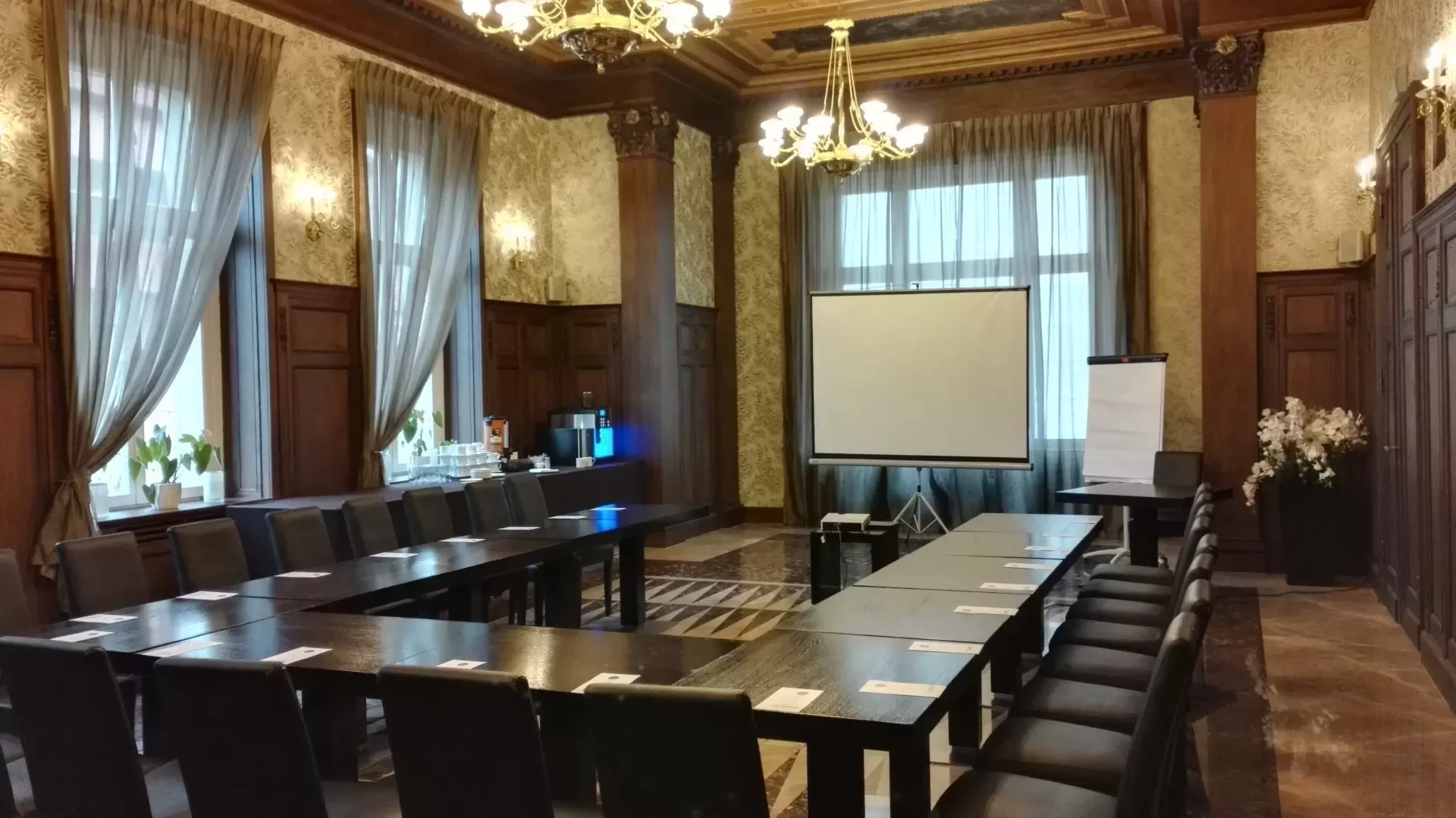 Gdzie we Wrocławiu można zorganizować konferencję dla 100 gości z dostępem do strefy relaksu?