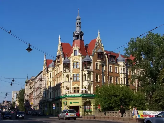 Gdzie w śląskim można zorganizować konferencję z dostępem do dużego parkingu?