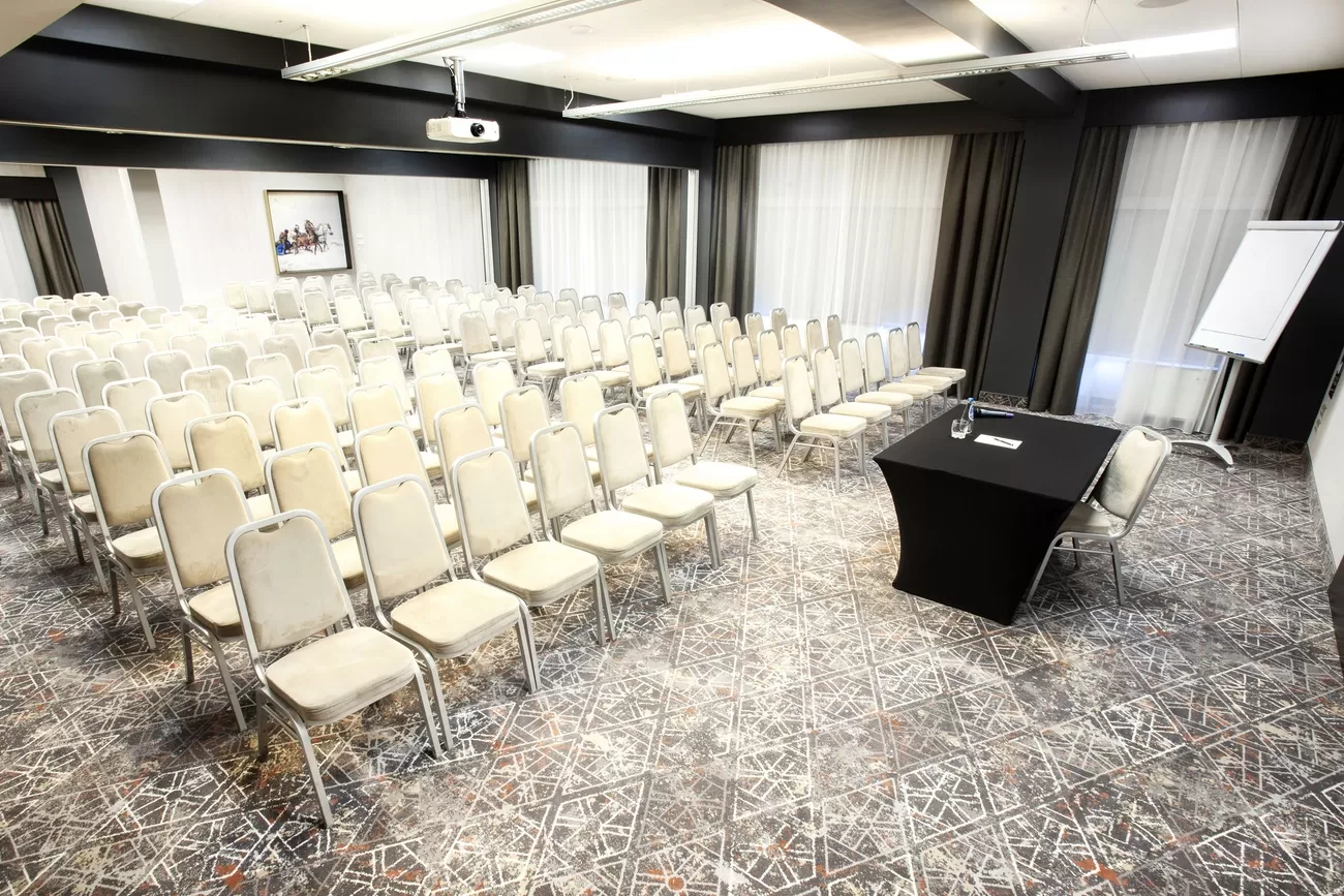 Gdzie w małopolskim można wynająć dużą salę konferencyjną dla 500 uczestników?
