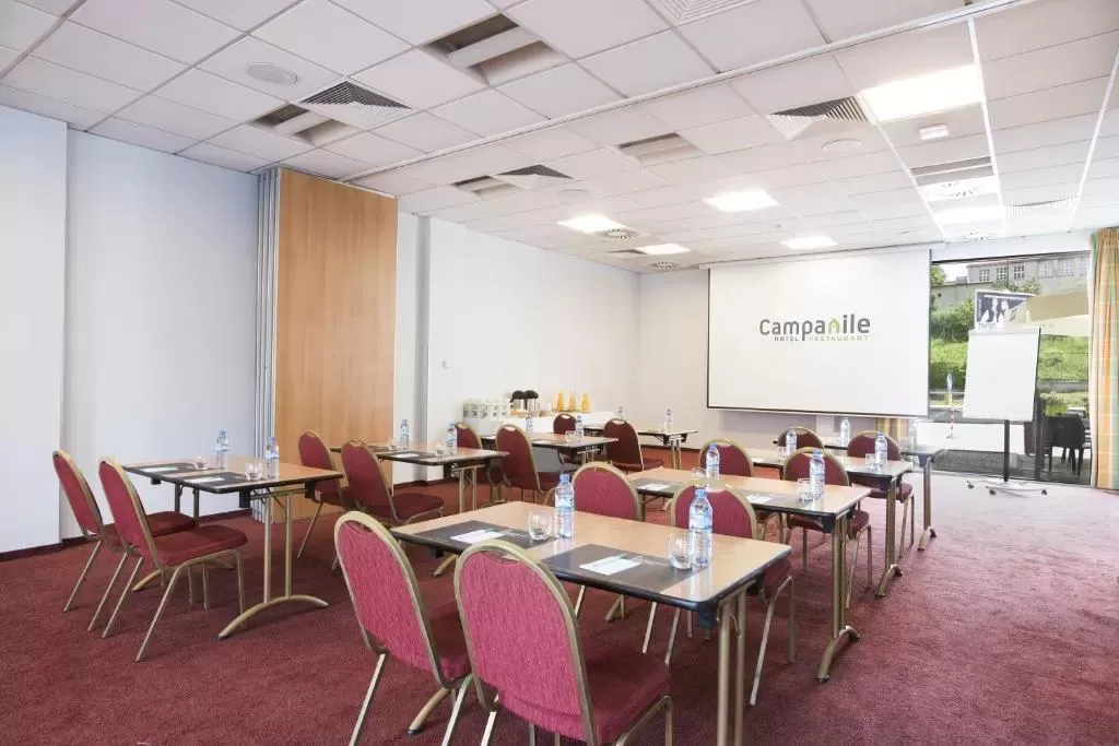Które sale konferencyjne w lubelskim oferują wynajem z pełnym wyposażeniem w niskiej cenie?