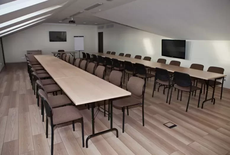 Które sale konferencyjne w podkarpackim znajdują się w dogodnej lokalizacji blisko transportu publicznego?