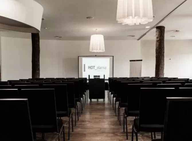 Gdzie w wielkopolskim znajdę hotel z basenem i salą konferencyjną dla 300 uczestników?