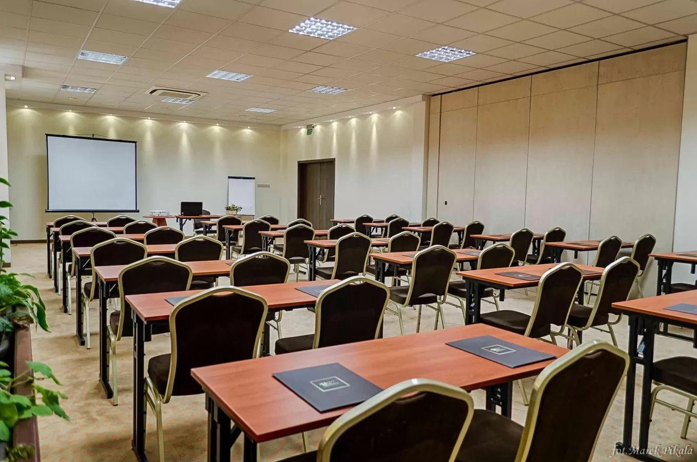 Na ile maksymalnie osób można zorganizować konferencję w hotelu Czardasz?