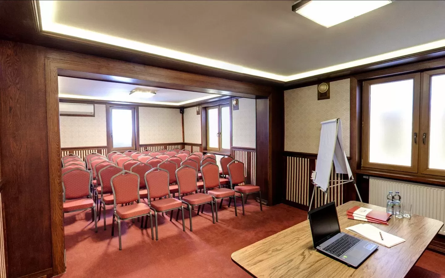 Jakie obiekty konferencyjne w górach umożliwiają podział sal na mniejsze moduły?