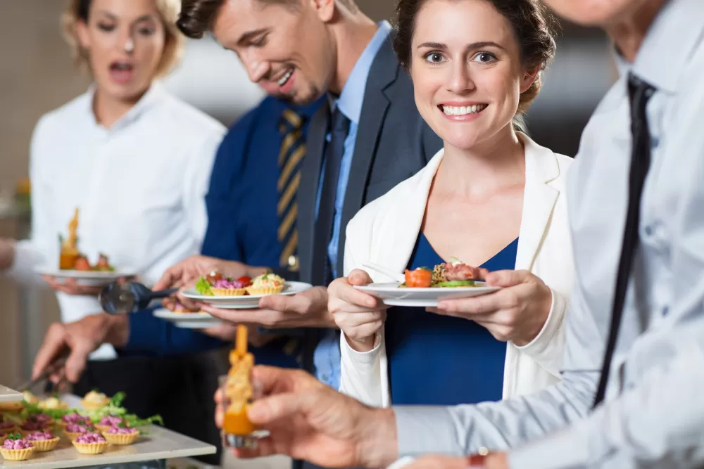 W jakim miejscu w tej części Śląska można zamówić bufetowy lunch dla grupy liczącej więcej niż 50 osób?