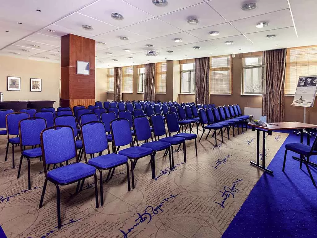 Na ile maksymalnie osób można zorganizować konferencję w Mercure Toruń Centrum?