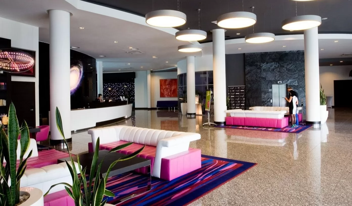 O której zaczyna się i kończy doba hotelowa w Copernicus Hotel Toruń?