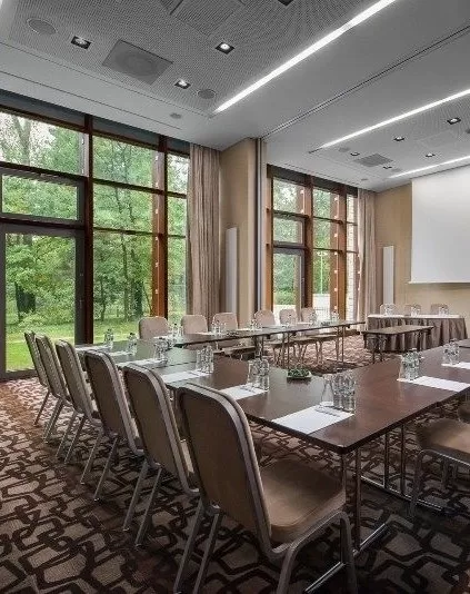 Jak wyposażone są sale konferencyjne?