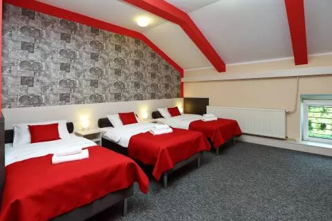 O której zaczyna się i kończy doba hotelowa w Hotelu Przystanek Toruń***?
