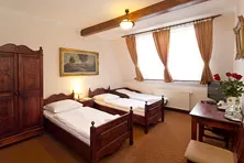 Jakie udogodnienia znajdują się w pokojach hotelowych - czy jest telefon, TV, internet bezpłatny, itd.?